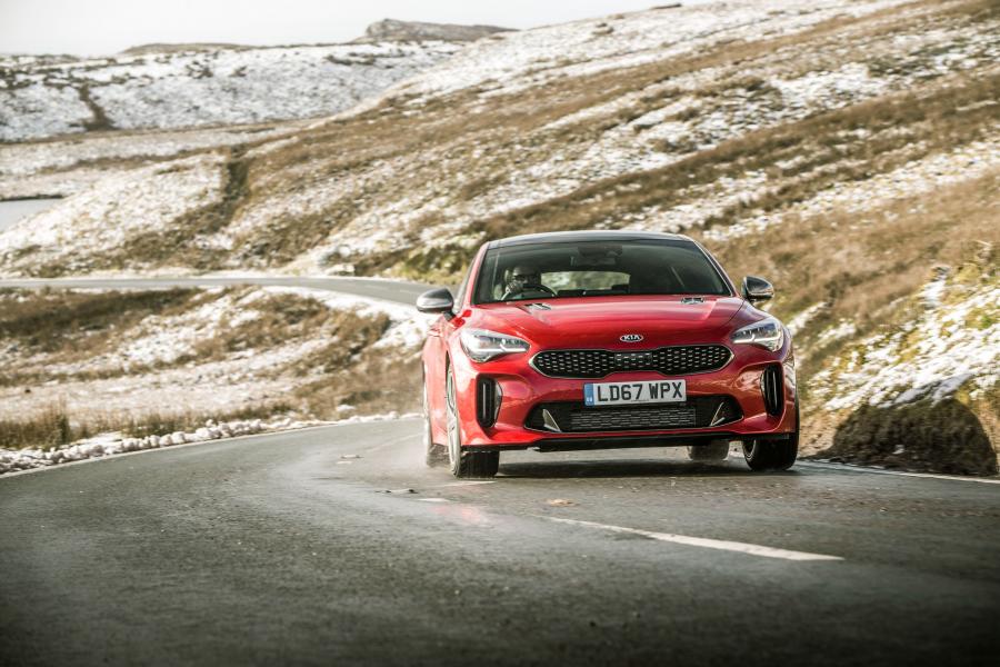  Kia Stinger GT-Line S (CK) 2017 года  (UK) (фото 4 из 41)